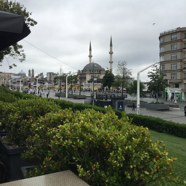 Foto tomada en Taksim Gezi Parkı  por Ahmet C. el 5/28/2023