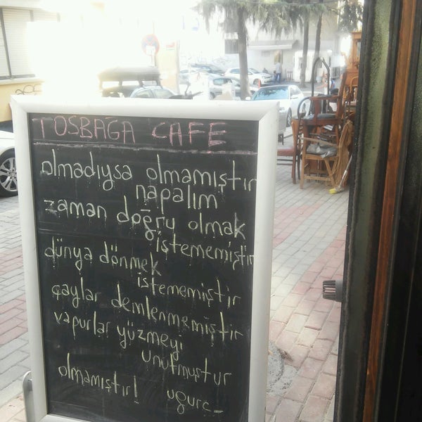 Das Foto wurde bei Tosbağa Cafe von Özlem Ö. am 8/28/2016 aufgenommen