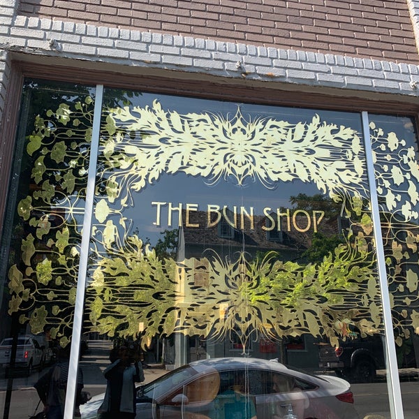 รูปภาพถ่ายที่ The Bun Shop โดย Jodi B. เมื่อ 5/19/2019