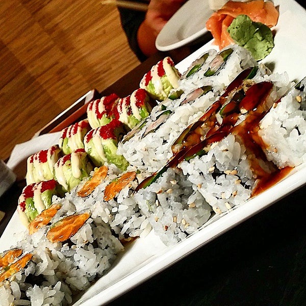 รูปภาพถ่ายที่ Sushi Bar โดย Bradley K. เมื่อ 11/10/2014