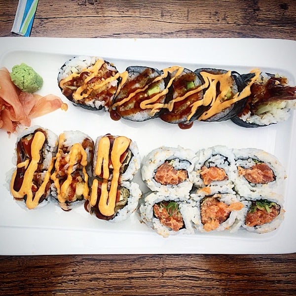 Foto tirada no(a) Sushi Bar por Bradley K. em 7/22/2014