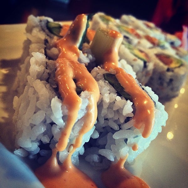 Foto tirada no(a) Sushi Bar por Bradley K. em 4/2/2014