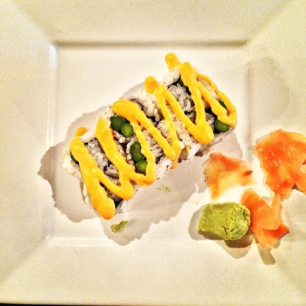 Foto tirada no(a) Sushi Bar por Bradley K. em 4/23/2014