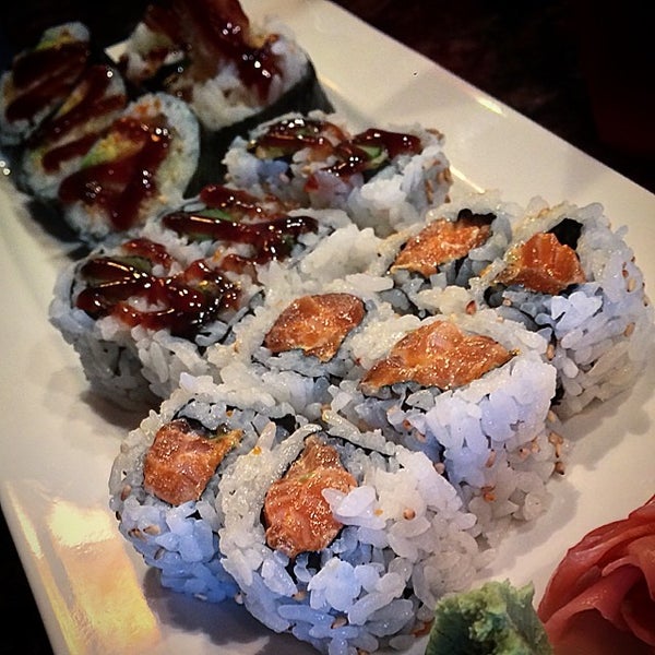 Foto tirada no(a) Sushi Bar por Bradley K. em 7/17/2014