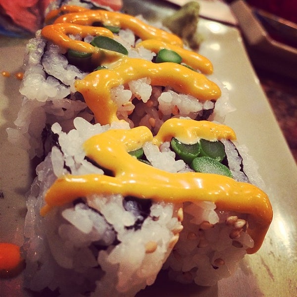 Foto tirada no(a) Sushi Bar por Bradley K. em 3/17/2014