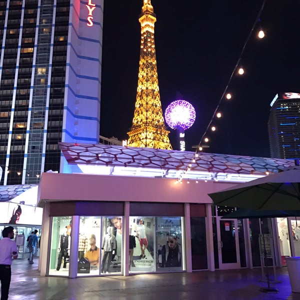 3/18/2017 tarihinde Kurst H.ziyaretçi tarafından Grand Bazaar Shops Las Vegas'de çekilen fotoğraf