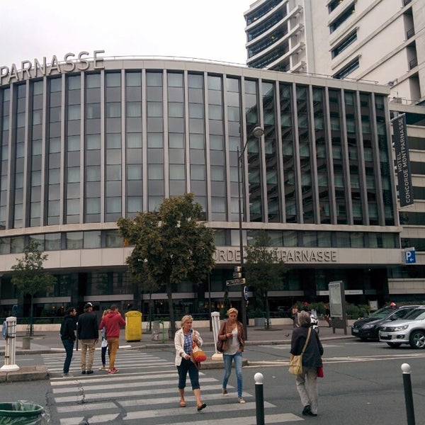 Das Foto wurde bei Hôtel Catalogne Paris Gare Montparnasse von Mohamed N. am 8/29/2014 aufgenommen