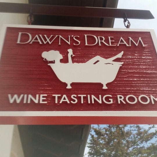 Foto tirada no(a) Dawn&#39;s Dream Winery por Mike F. em 5/1/2014