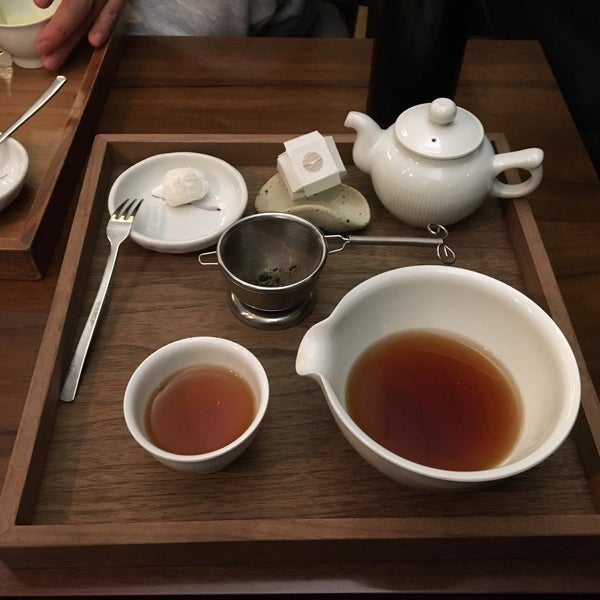 Photo taken at OSULLOC Tea House by 소소 on 4/26/2019