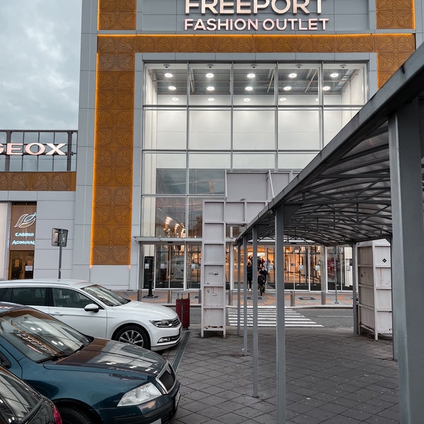 Foto tirada no(a) Freeport Fashion Outlet por BANDER SAUD . em 3/7/2022