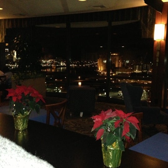 Photo taken at Eighteen at the Radisson by Erin R. on 12/13/2012