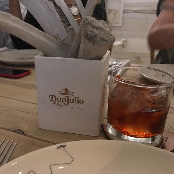 Foto diambil di Hueso Restaurant oleh Emilio V. pada 3/9/2018
