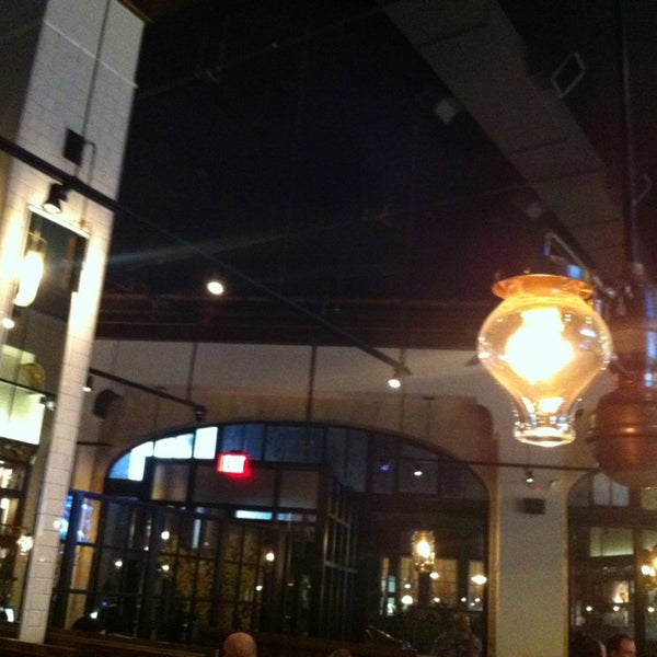 3/31/2013にMJがModern Restaurant and Loungeで撮った写真