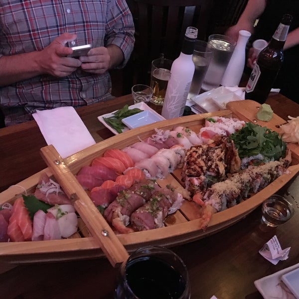 Снимок сделан в Fusion Sushi пользователем Jason D. 10/3/2015
