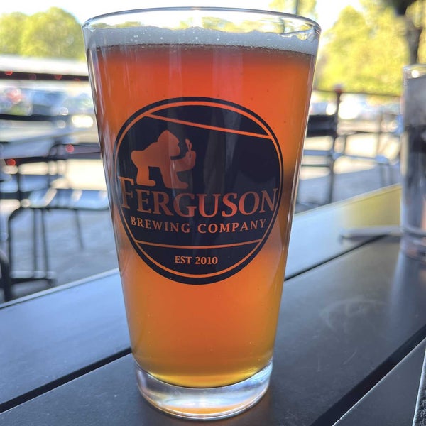 Foto tirada no(a) Ferguson Brewing Company por Christopher V. em 9/29/2022