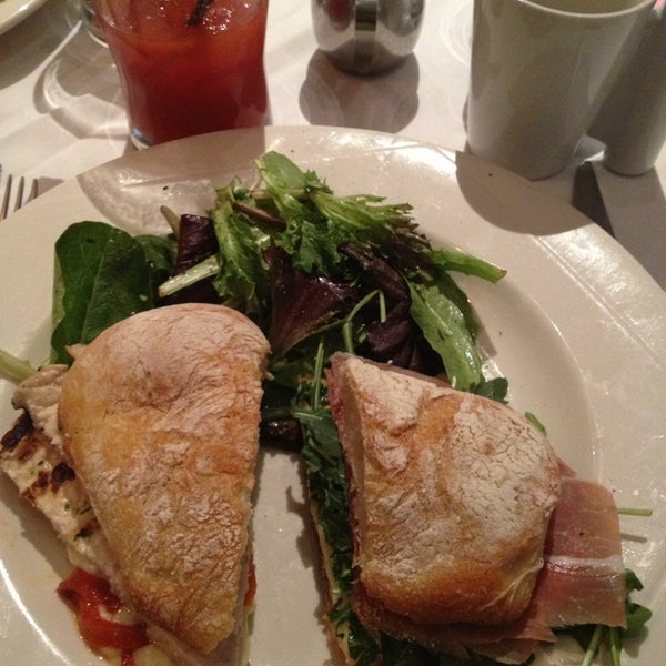 2/9/2013 tarihinde Jessica S.ziyaretçi tarafından Marcony Restaurant'de çekilen fotoğraf