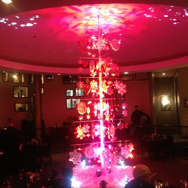 รูปภาพถ่ายที่ Venue Restaurant &amp; Lounge โดย Brian B. เมื่อ 1/31/2013