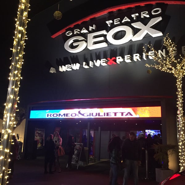 Foto tirada no(a) Gran Teatro Geox por Valentina G. em 12/19/2015