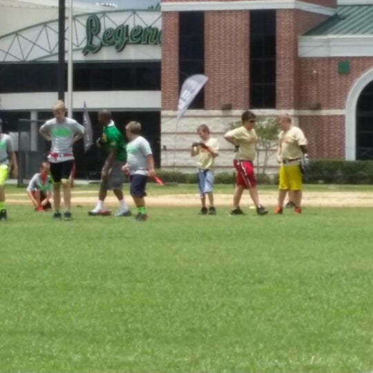 Das Foto wurde bei Legends Sports Complex von Jan G. am 6/28/2014 aufgenommen