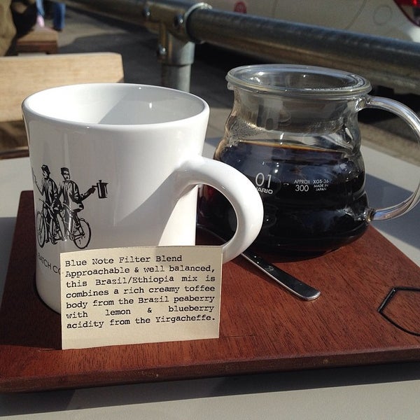 Foto tirada no(a) Small Batch Coffee Company por Mark M. em 3/20/2014
