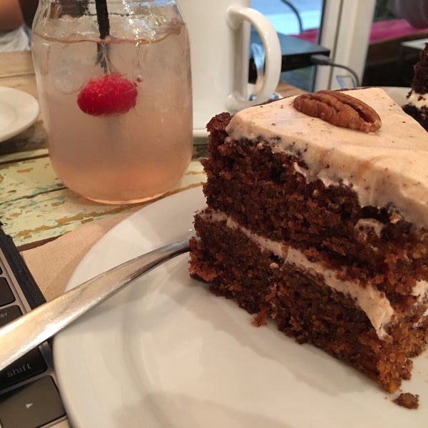 The carrot cake is divine! Juices (particularly flavored lemonades) and mochas are top notch too.