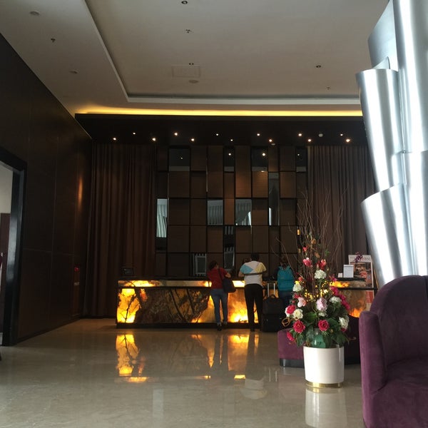 Foto diambil di Aston Jambi Hotel &amp; Conference Center oleh JingJIE pada 6/18/2015
