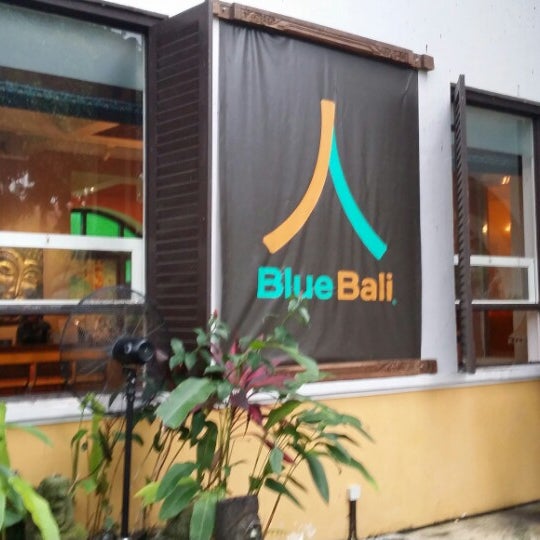Das Foto wurde bei Blue Bali on Cluny von JingJIE am 7/10/2014 aufgenommen