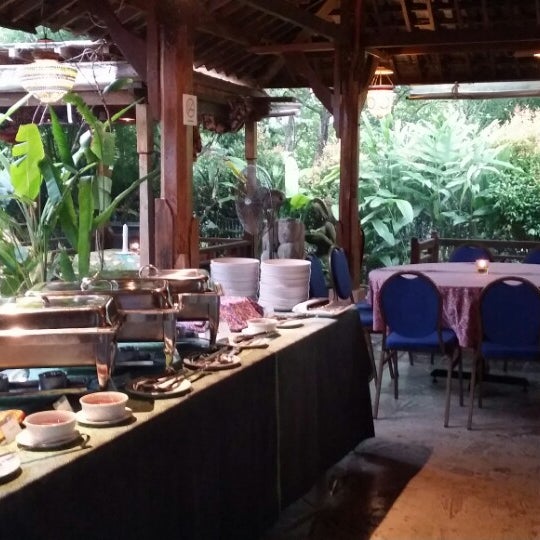 รูปภาพถ่ายที่ Blue Bali on Cluny โดย JingJIE เมื่อ 7/10/2014