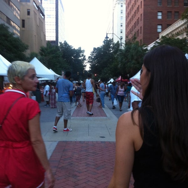 A Street Latinas