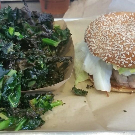 Das Foto wurde bei Big Chef Tom’s Belly Burgers von Michael V. am 7/2/2015 aufgenommen