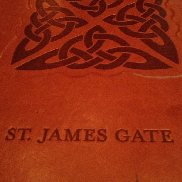 Foto scattata a St. James Gate Irish Pub and Carvery da Liz M. il 5/3/2013