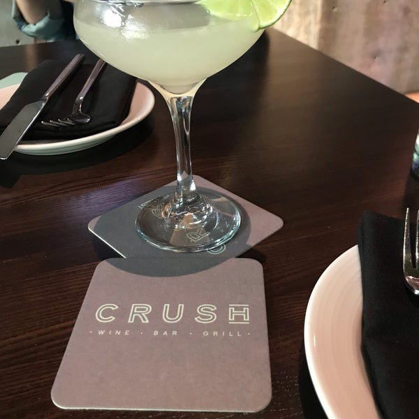 Photo prise au Crush Wine Bar &amp; Deli par Melissa A. le5/7/2019