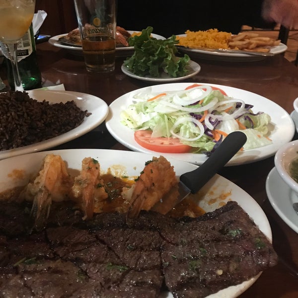 Foto diambil di Havana Restaurant oleh Melissa A. pada 5/14/2019
