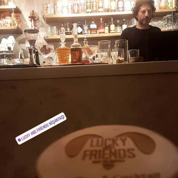 Das Foto wurde bei Lucky and Friends Coffee Cocktail von Su P. am 10/17/2017 aufgenommen