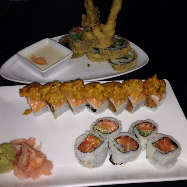 4/11/2014 tarihinde Brenda C.ziyaretçi tarafından Seadog Sushi Bar'de çekilen fotoğraf