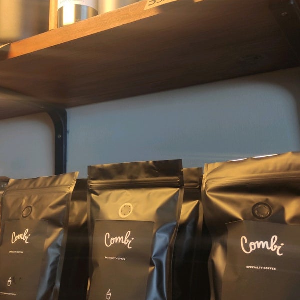 Foto tirada no(a) Combi Coffee Co. por Sasha G. em 5/15/2022