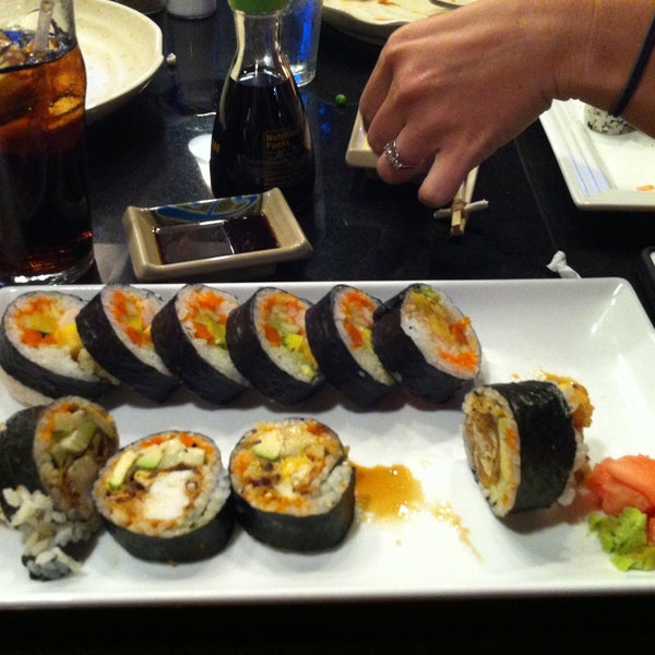 Photo taken at Hiro Japanese Steak House And Sushi Bar by Laura S. on 5/20/2013