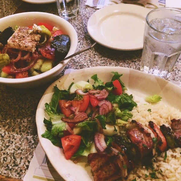 8/22/2014 tarihinde Zooeyziyaretçi tarafından Uncle Nick&#39;s Greek Cuisine'de çekilen fotoğraf