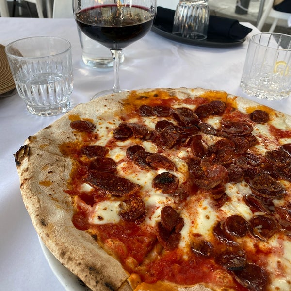 6/10/2021 tarihinde Becca H.ziyaretçi tarafından Terùn Pizzeria'de çekilen fotoğraf