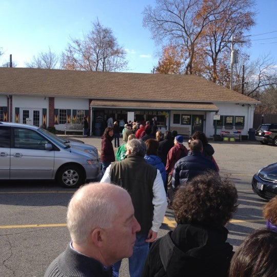 Photo taken at Bedford Farms Ice Cream by Keith P. on 11/18/2012