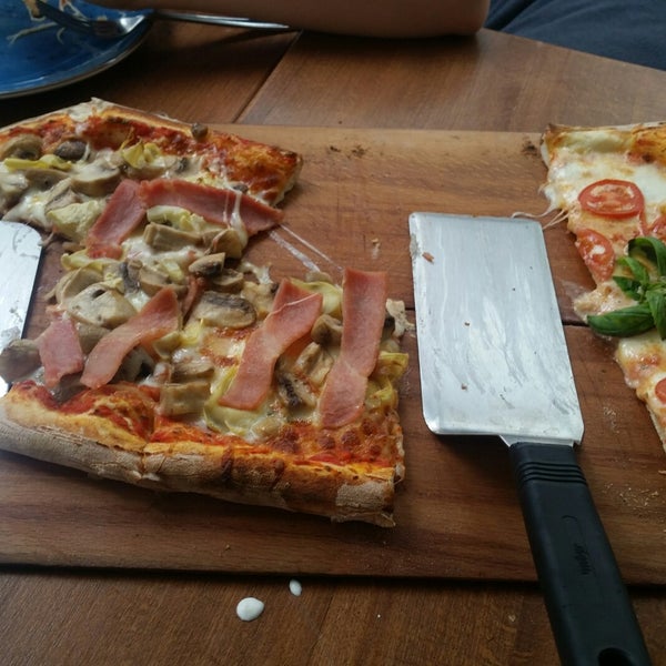 2/3/2018 tarihinde Kaan P.ziyaretçi tarafından Metre Pizza'de çekilen fotoğraf