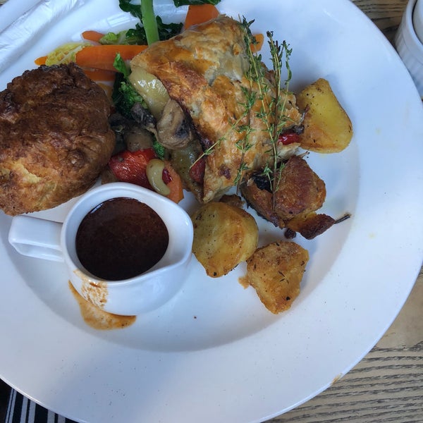 Great veggie roast! Porcini gravy is delicious and the roasties are nice and crispy. Cute pub - will be back!