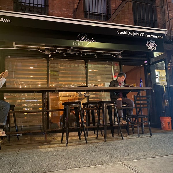 Foto tirada no(a) Sushi Dojo NYC por Michael H. em 5/14/2021