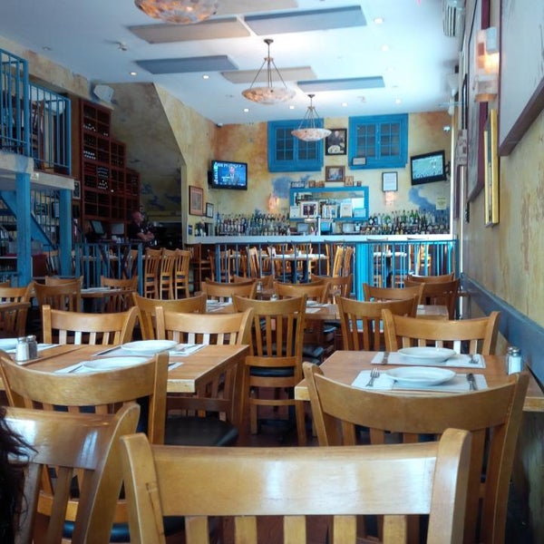 Das Foto wurde bei Uncle Nick&#39;s Greek Restaurant on 8th Ave von Michael H. am 9/2/2013 aufgenommen