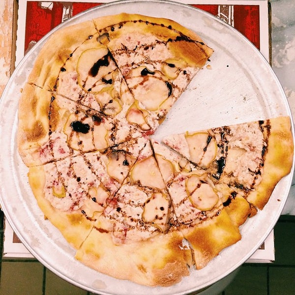 11/29/2014 tarihinde Megan S.ziyaretçi tarafından Pizza School NYC'de çekilen fotoğraf