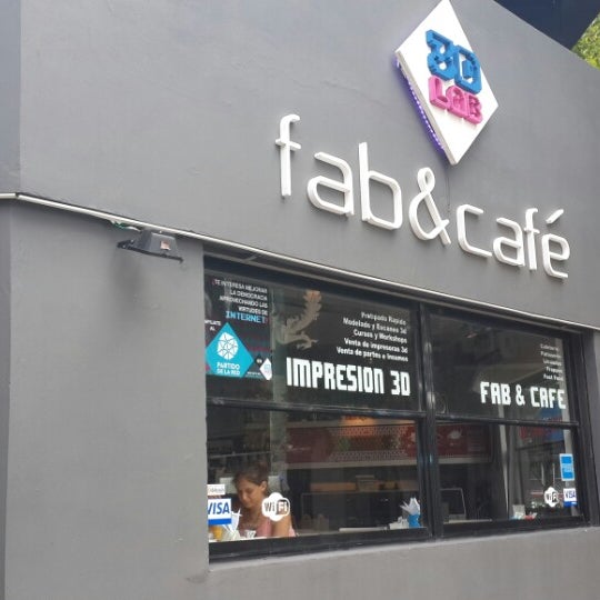 Photo taken at 3dLab Fab &amp; Café by rodrigo p. on 2/4/2014