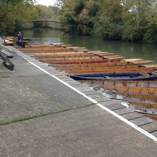 Photo taken at Cherwell Boathouse by Silke D. on 10/19/2015