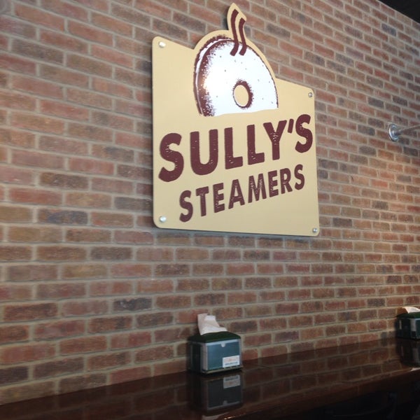 Снимок сделан в Sully&#39;s Steamers пользователем Brittany C. 5/24/2014
