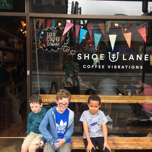 7/15/2017 tarihinde Alan D.ziyaretçi tarafından Shoe Lane Coffee'de çekilen fotoğraf