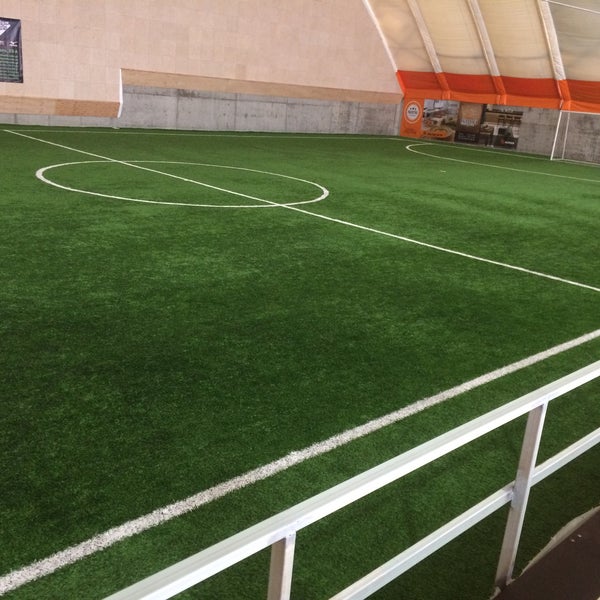 Актюбинская 17 нижний новгород футбольное поле. Футбольная ул 25. Михалковская 52 футбольное поле. Стадион новатор химки. Футбольное поле в метрах.